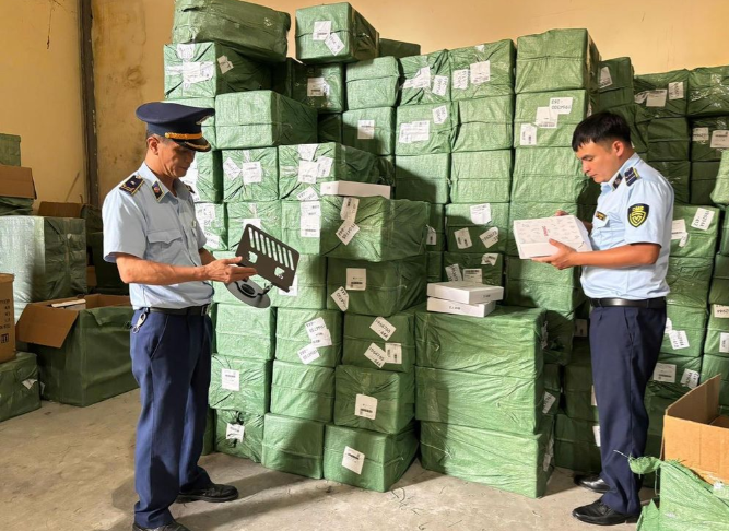 Tạm giữ 1 020 giá đỡ kim loại không có hóa đơn, chứng từ hợp pháp