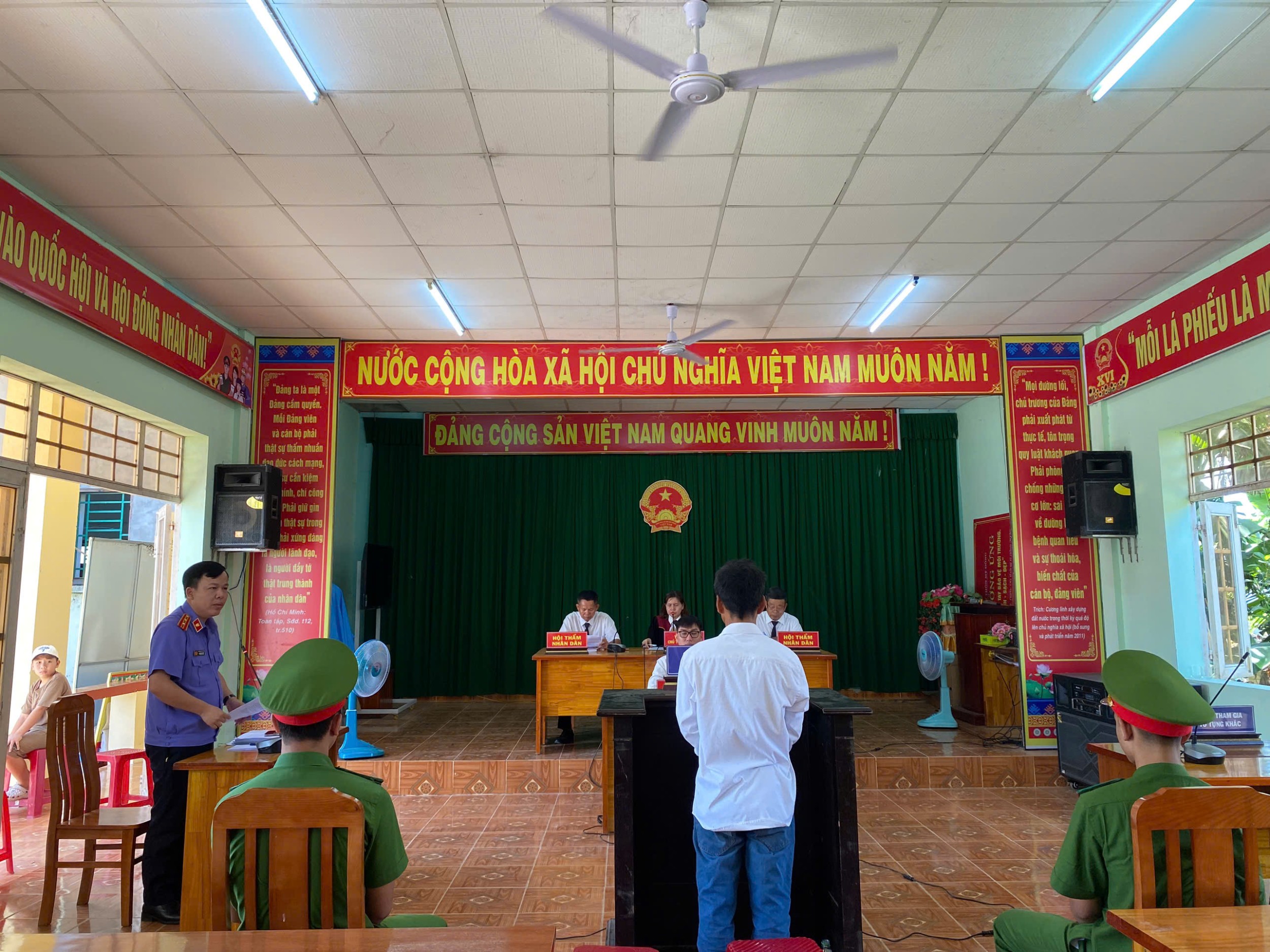 Viện kiểm sát phối hợp tổ chức phiên toà xét xử lưu động 2 vụ án hình sự