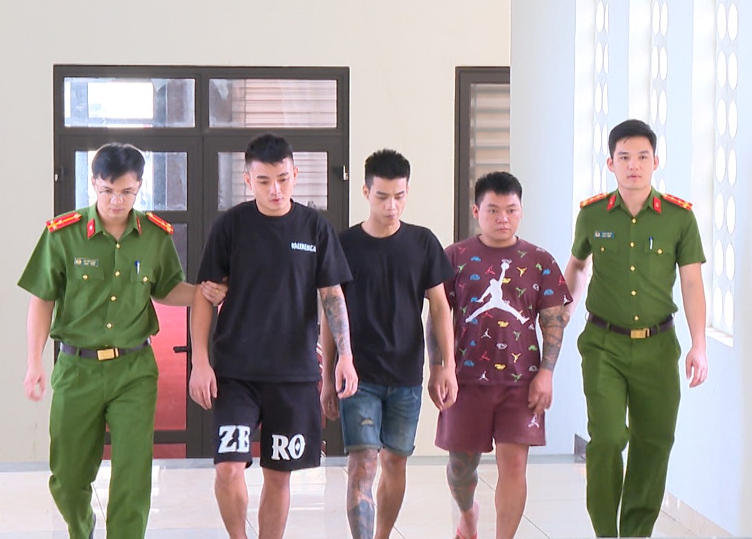 Bắt giữ nhóm đối tượng lấy cớ va chạm giao thông để cưỡng đoạt tài sản