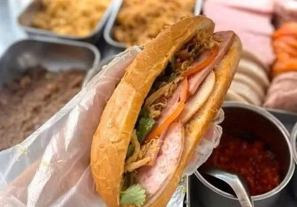 Điều tra, xử lý vụ 84 người nghi ngộ độc bánh mì tại Lâm Đồng