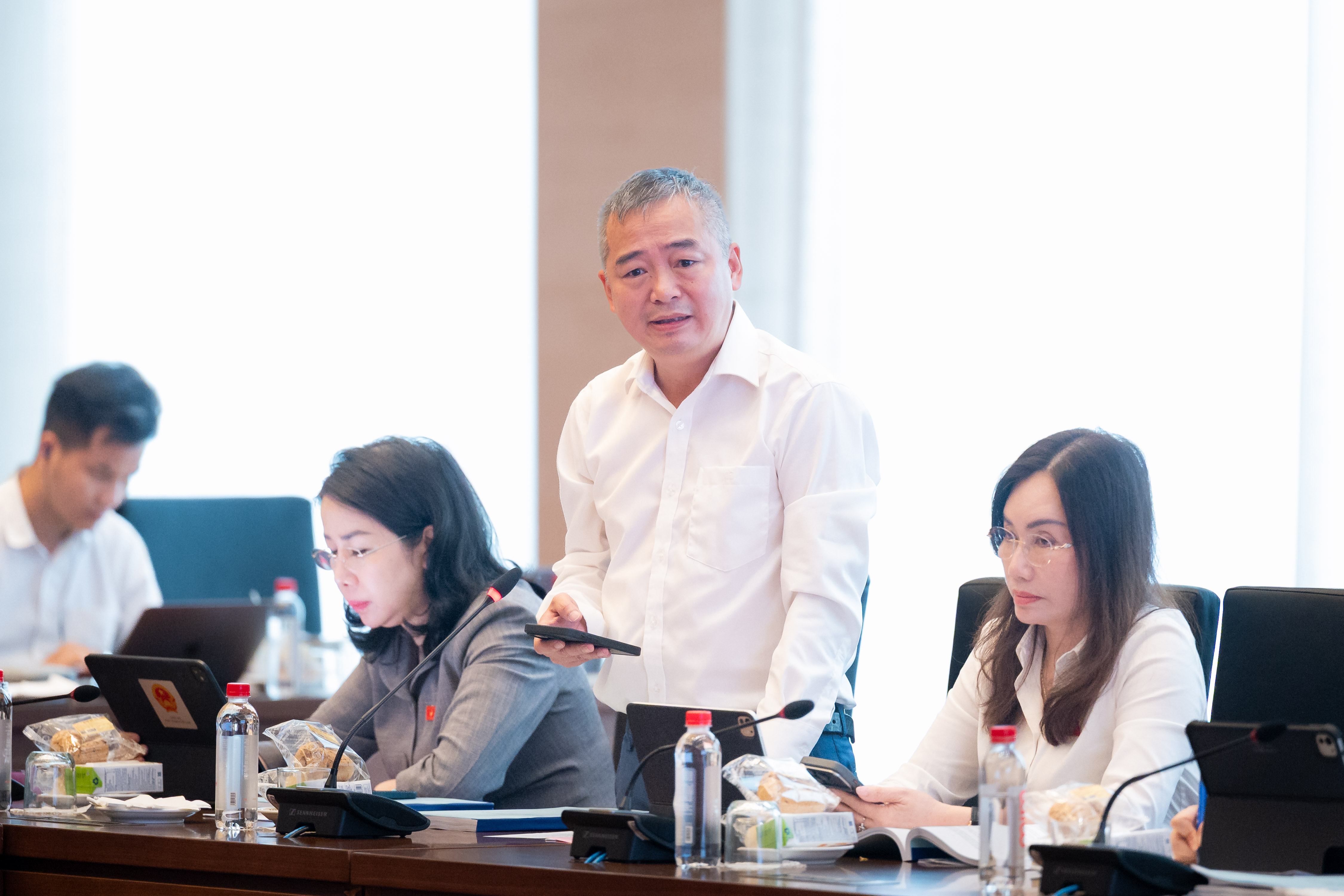 Đề xuất các nhà xuất bản phải có nghĩa vụ thẩm định nội dung AI