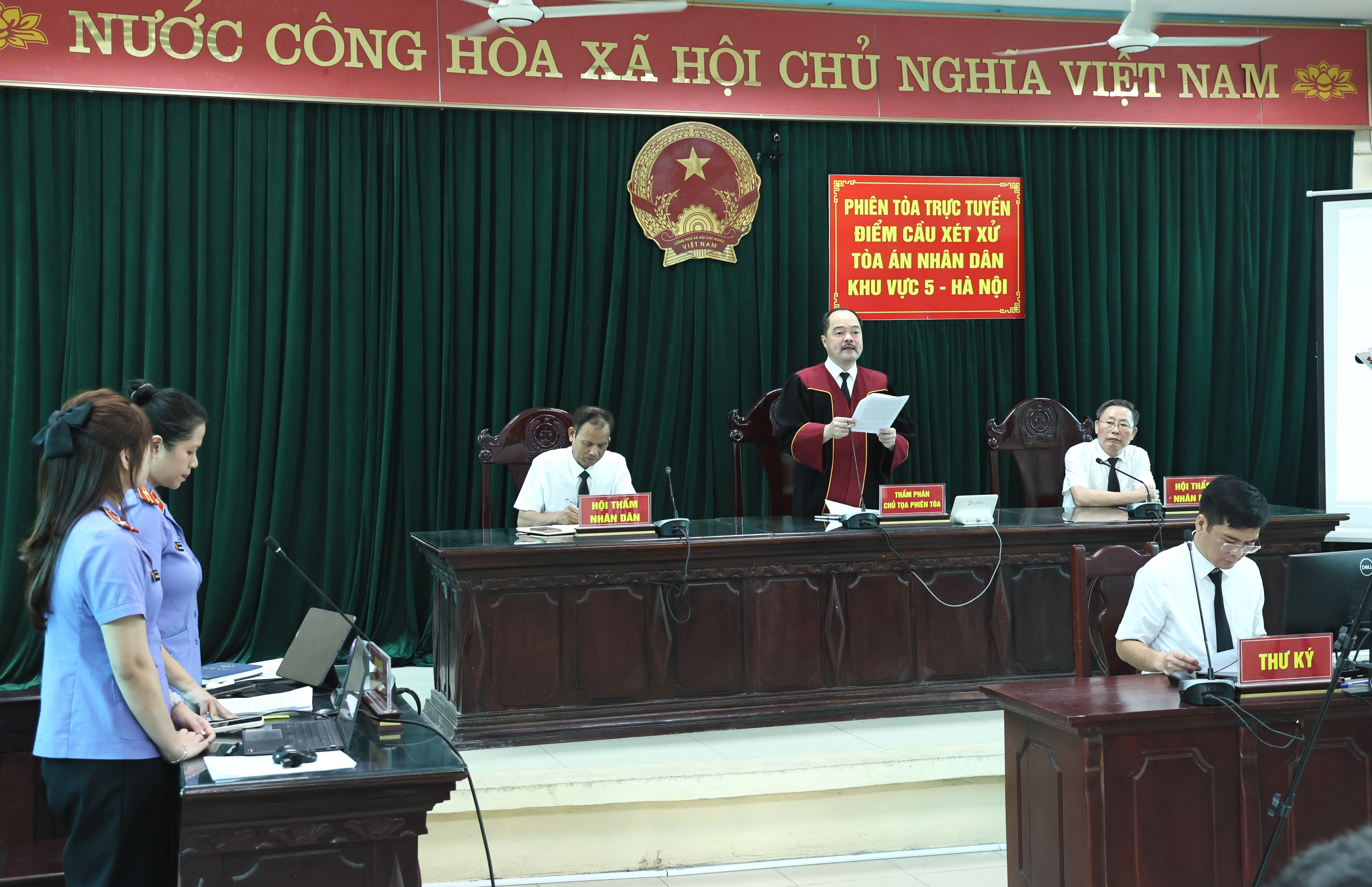Tòa chấp nhận yêu cầu khởi kiện của Viện kiểm sát trong vụ án dân sự công ích đầu tiên tại Hà Nội