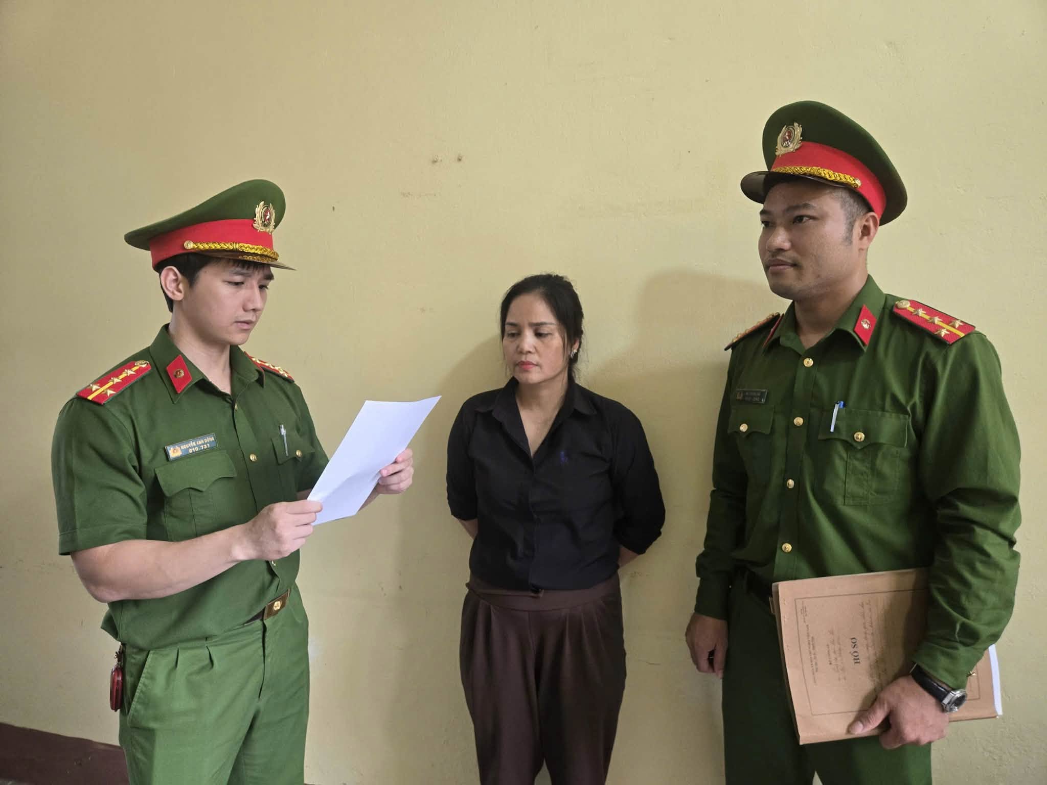 Khởi tố người phụ nữ cho vay lãi nặng, giao dịch hơn 11 tỉ đồng