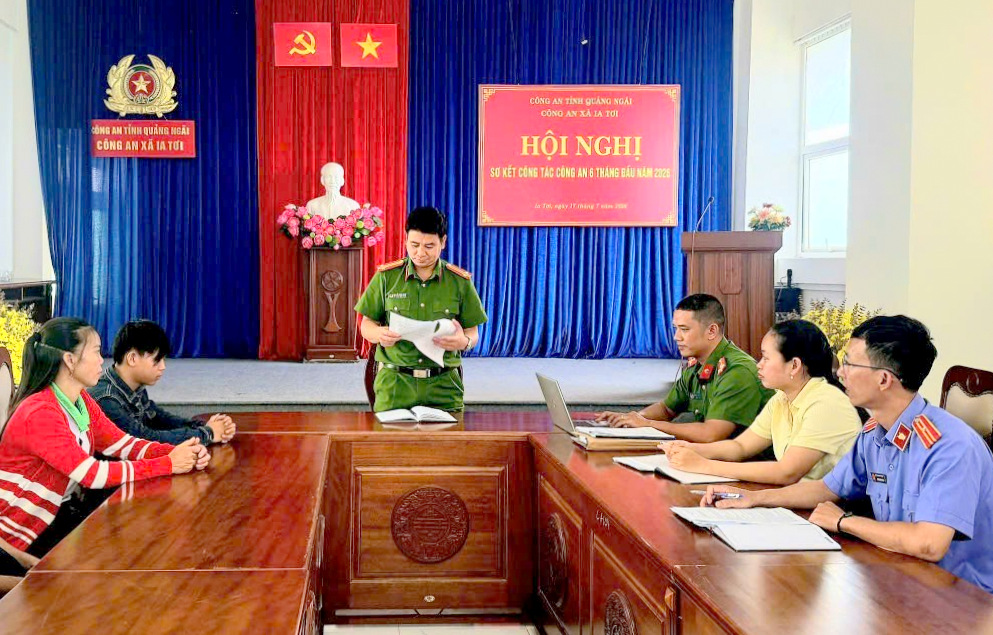 Chấp nhận yêu cầu của Viện kiểm sát, áp dụng xử lý chuyển hướng với người chưa thành niên