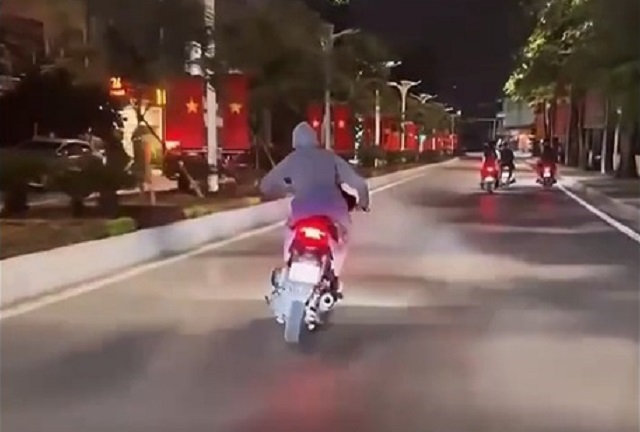 Xử lý 3 thanh thiếu niên lạng lách, đánh võng sau phản ánh và tuần tra trên đường