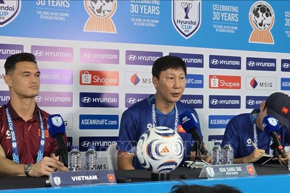 ASEAN Cup 2026 HLV Kim Sang Sik khẳng định mục tiêu đánh bại Indonesia