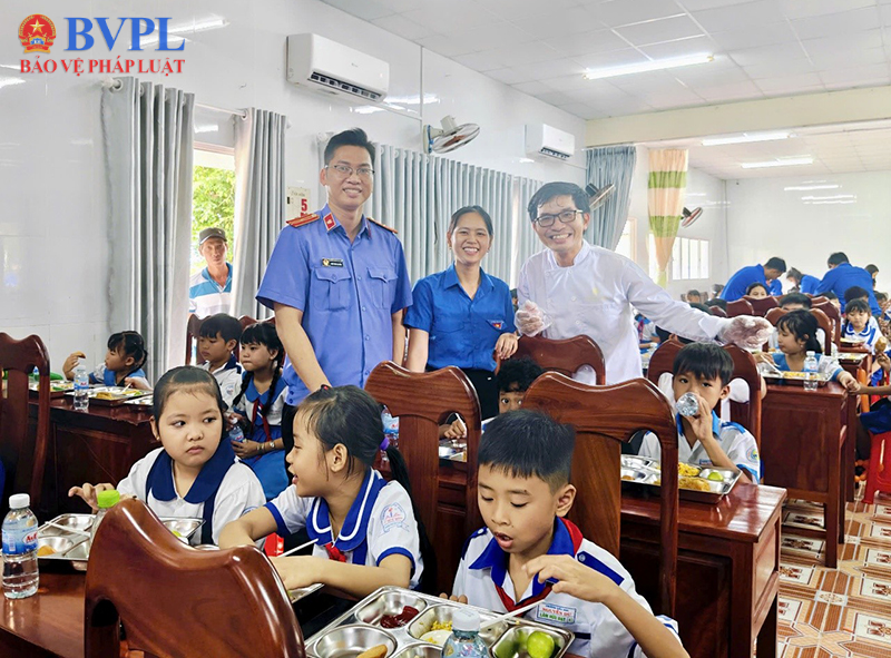 Tuổi trẻ VKSND tỉnh Cà Mau đồng hành cùng học sinh có hoàn cảnh khó khăn