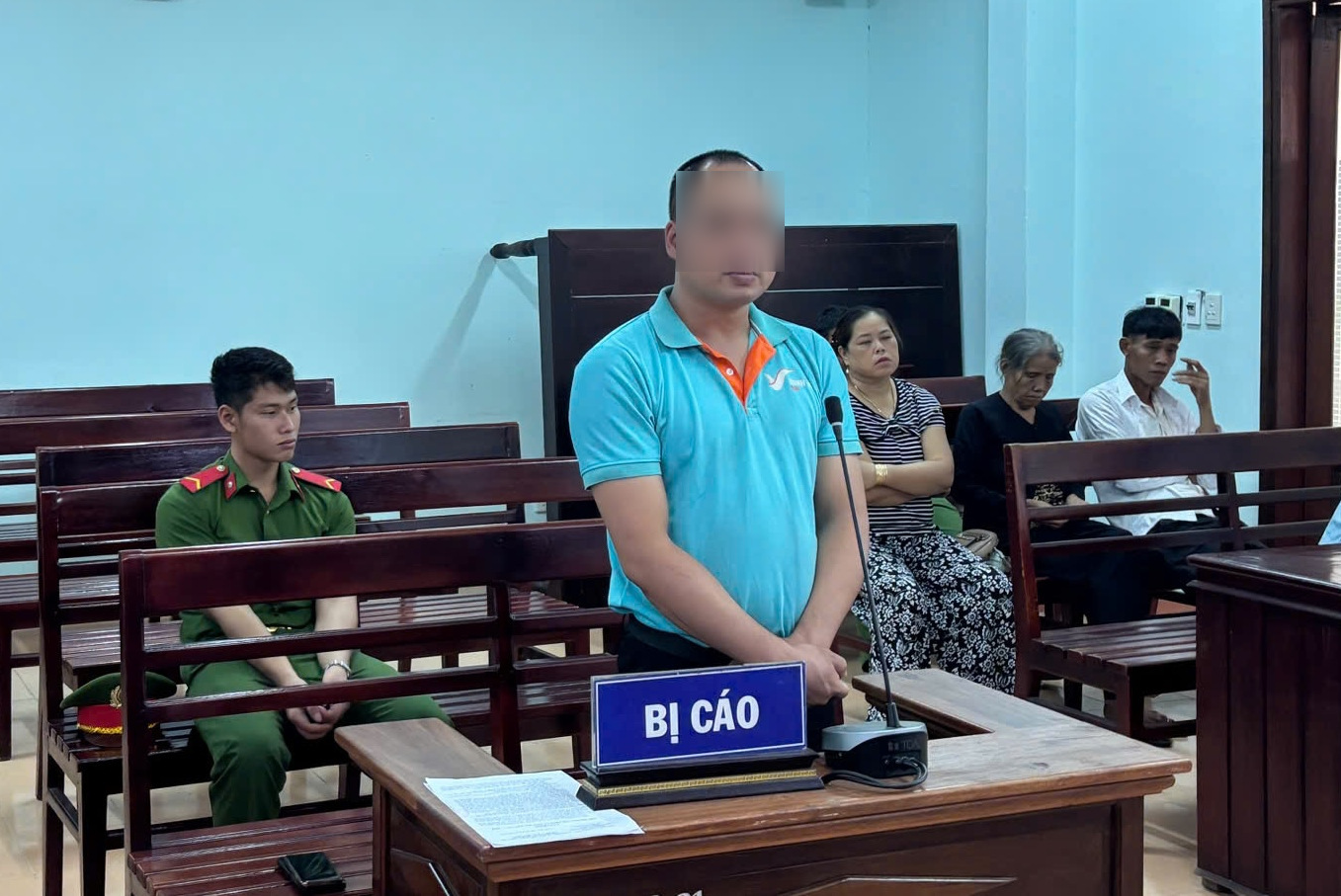Lái ô tô thiếu quan sát tại giao lộ, tài xế lĩnh 12 tháng tù cho hưởng án treo