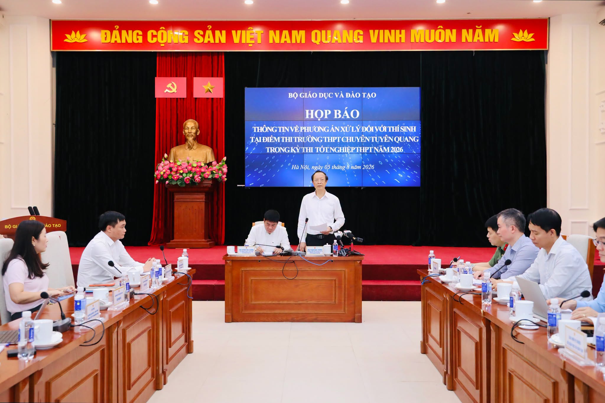 Khởi tố thêm 2 bị can, tổ chức thi lại cho các thí sinh điểm thi THPT Chuyên Tuyên Quang
