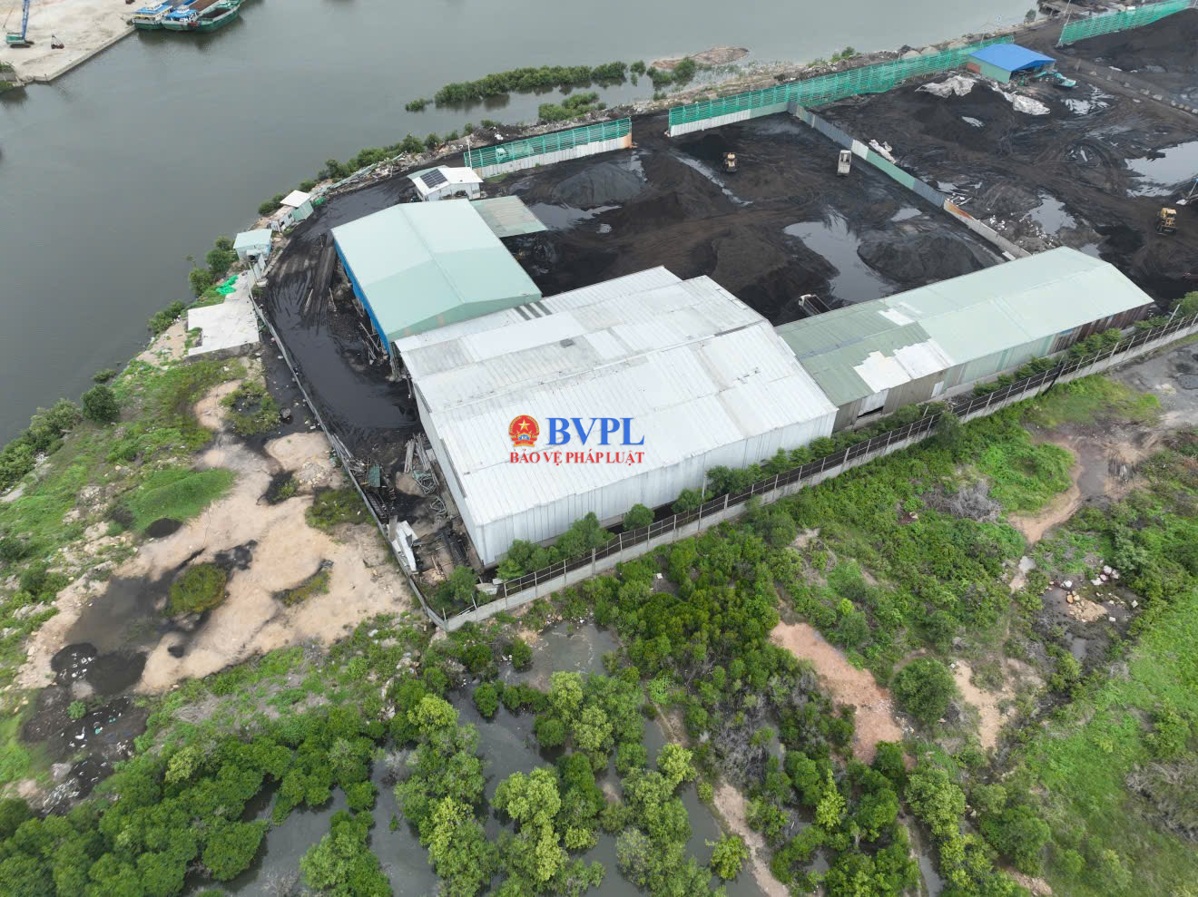 Sông Thị Vải bị bức tử từ bãi than ven sông