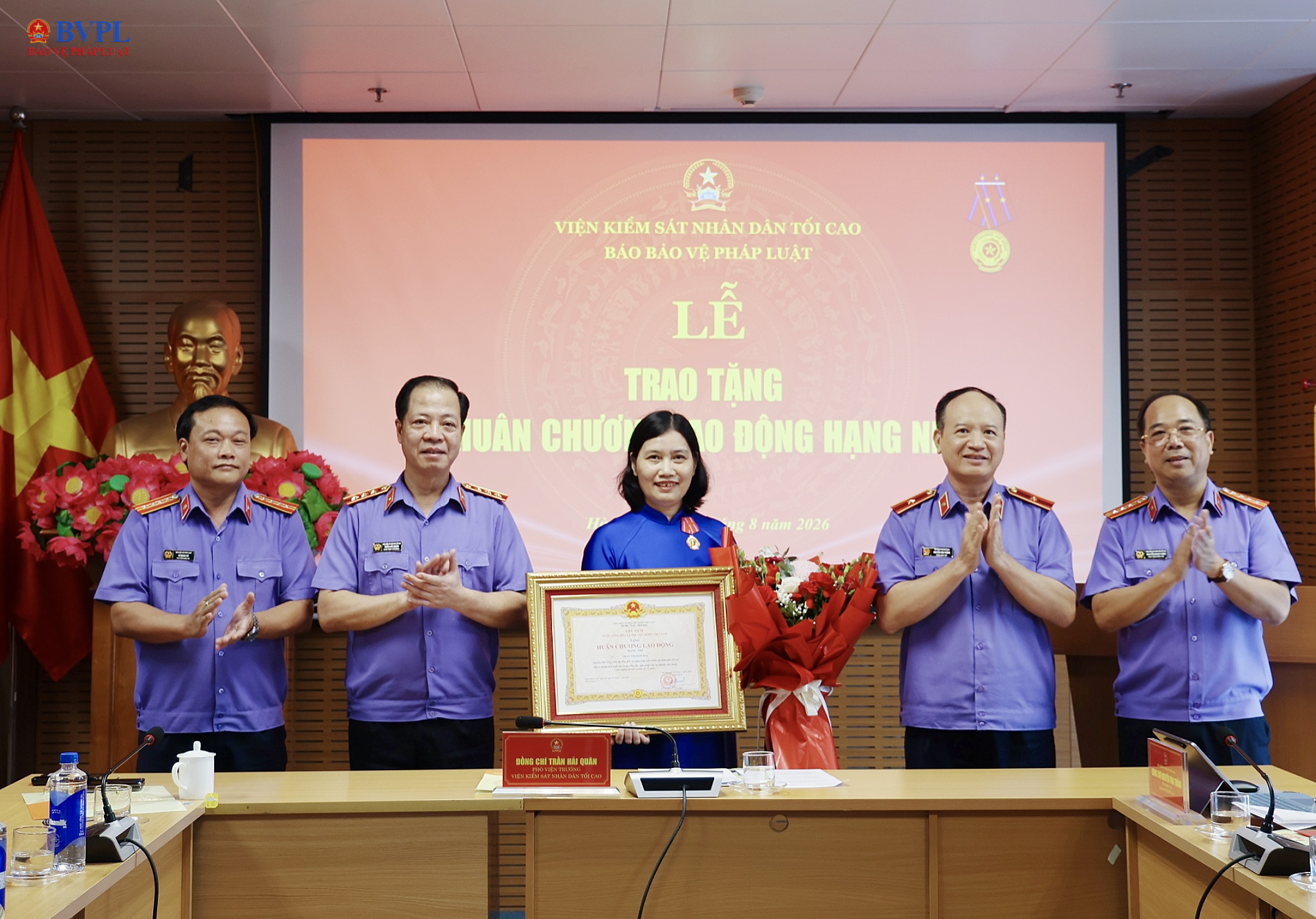 Trao Huân chương Lao động hạng Nhì của Chủ tịch nước tặng nguyên Phó Tổng Biên tập Báo Bảo vệ pháp luật