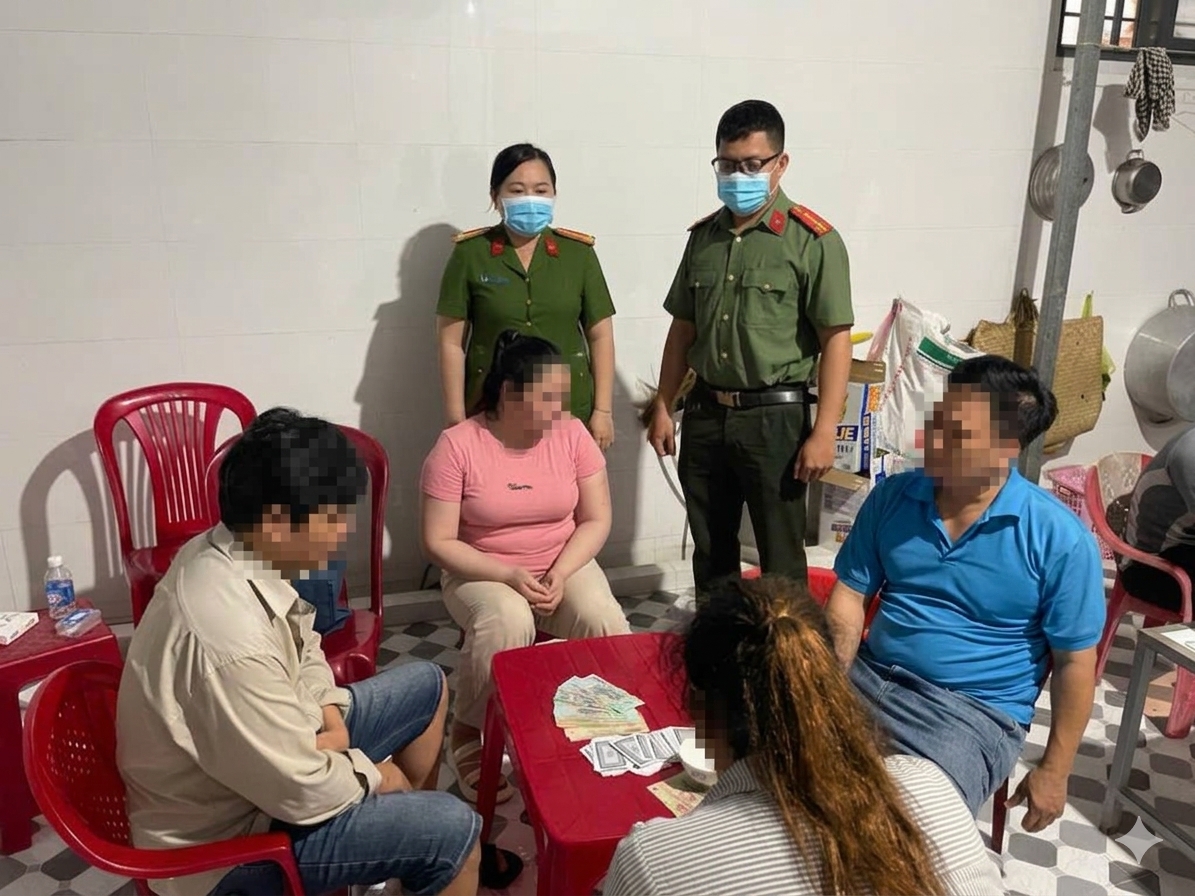 Phát hiện nhóm đối tượng đánh bạc bằng hình thức “bài binh sập xám”