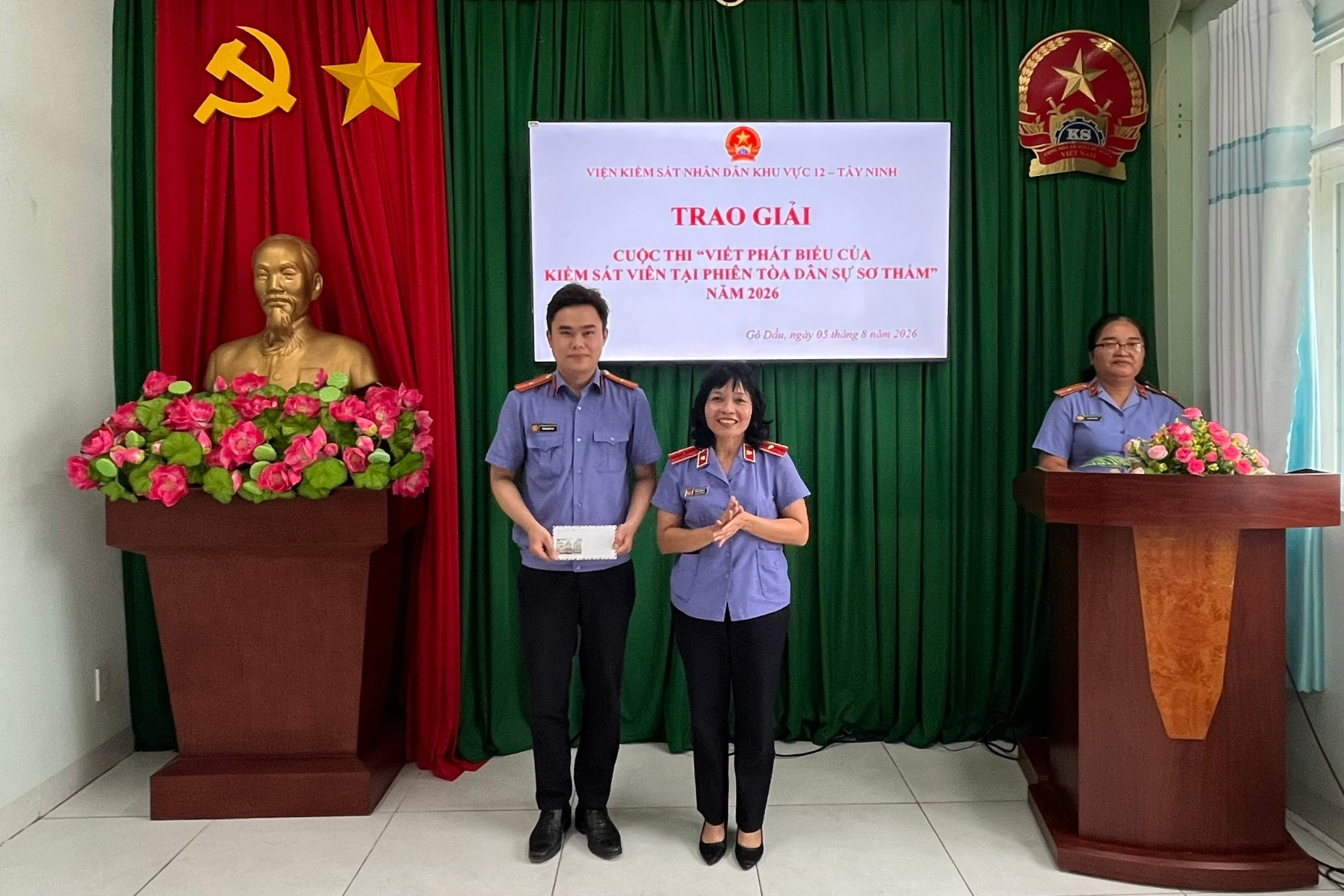 Trao giải Cuộc thi viết bài phát biểu của Kiểm sát viên tại phiên tòa dân sự