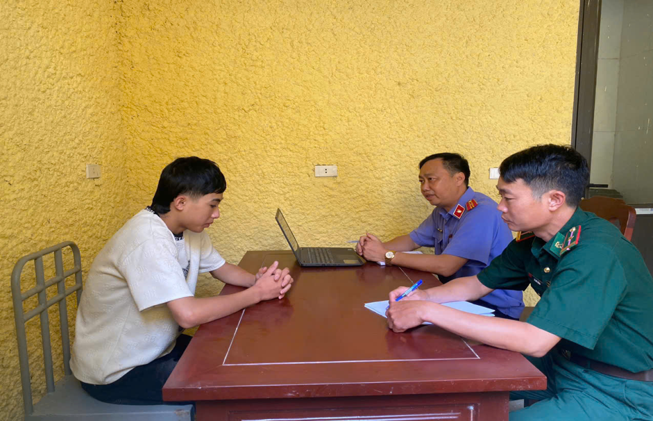 Kiểm sát việc tạm giữ, lấy lời khai ban đầu đối tượng tàng trữ trái phép chất ma túy