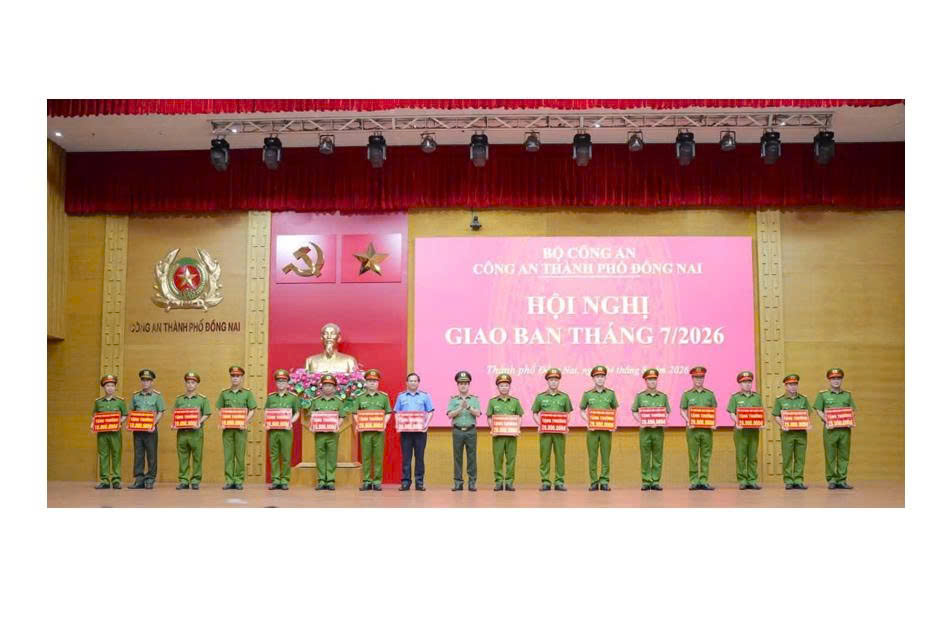 VKSND khu vực 11, tỉnh Đồng Nai nhận khen thưởng đột xuất của Chủ tịch UBND thành phố Đồng Nai