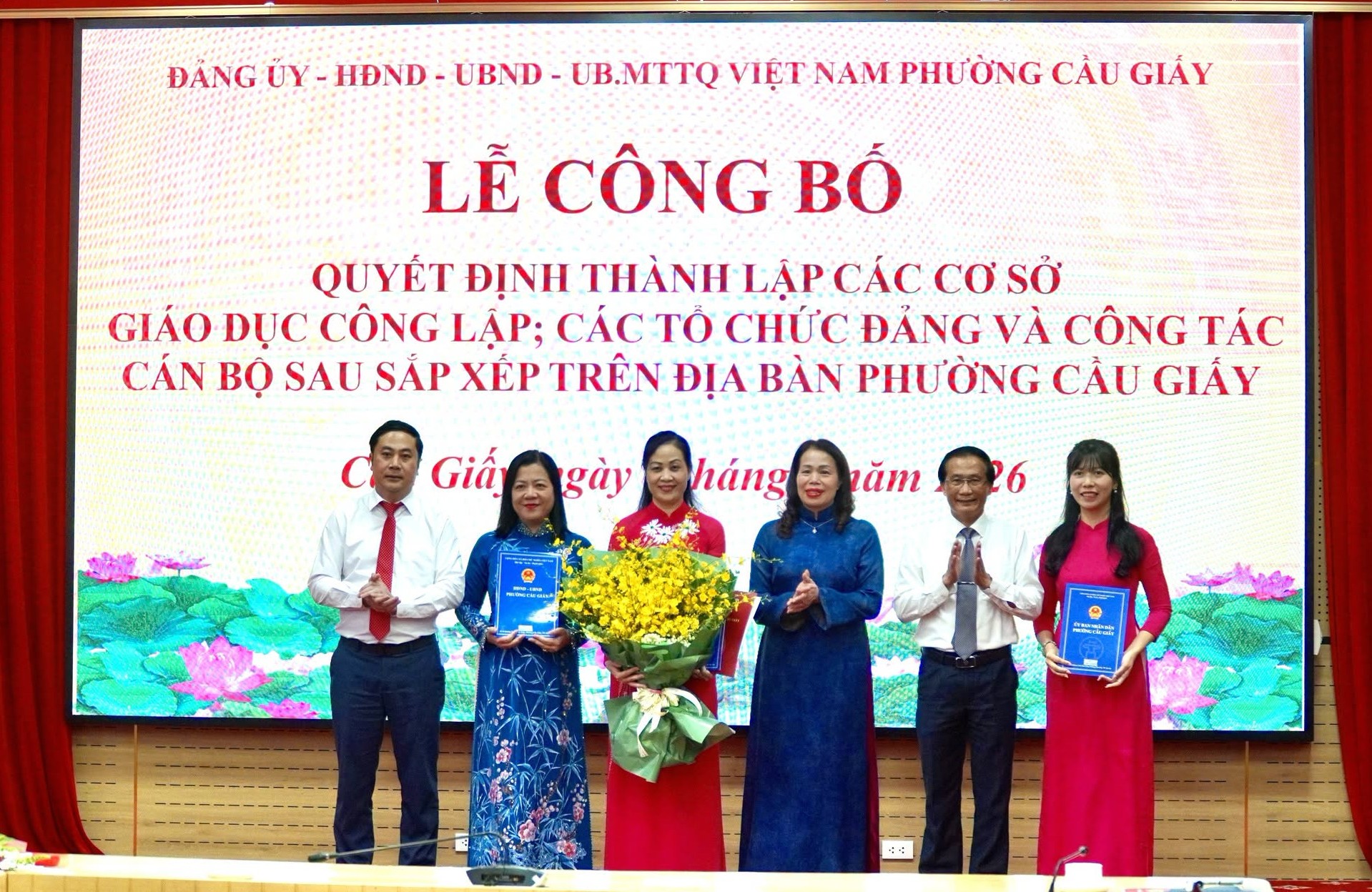 Cơ cấu, số lượng, chế độ đối với hiệu trưởng, hiệu phó khi sắp xếp cơ sở giáo dục