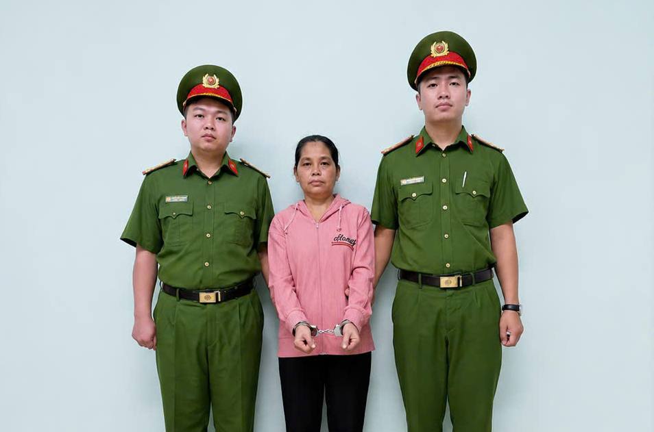 Bắt khẩn cấp bảo mẫu bạo hành trẻ em tại Trường Mầm non Lá Xanh