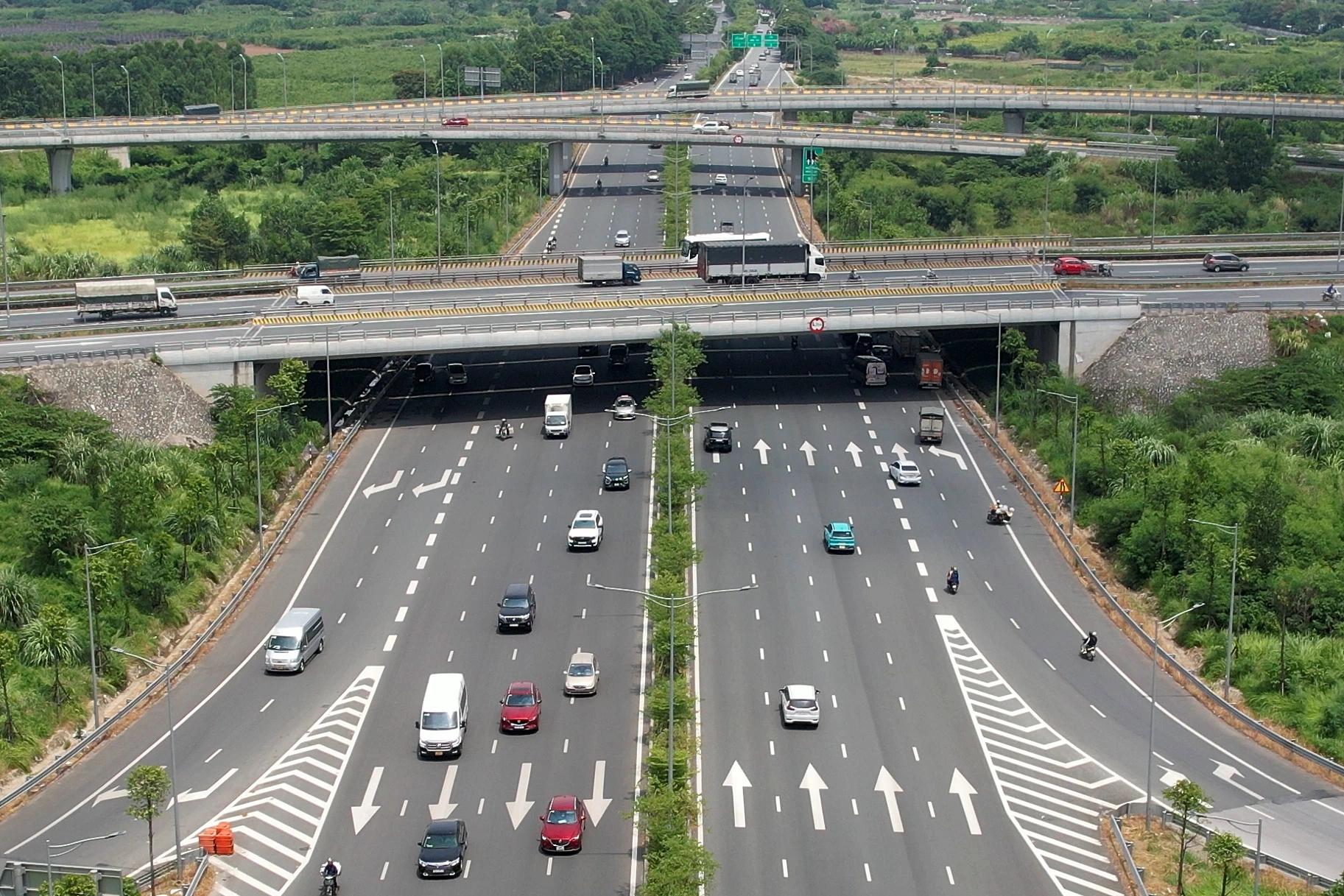 Cục Cảnh sát giao thông đề xuất thí điểm làn vượt xe trên cao tốc