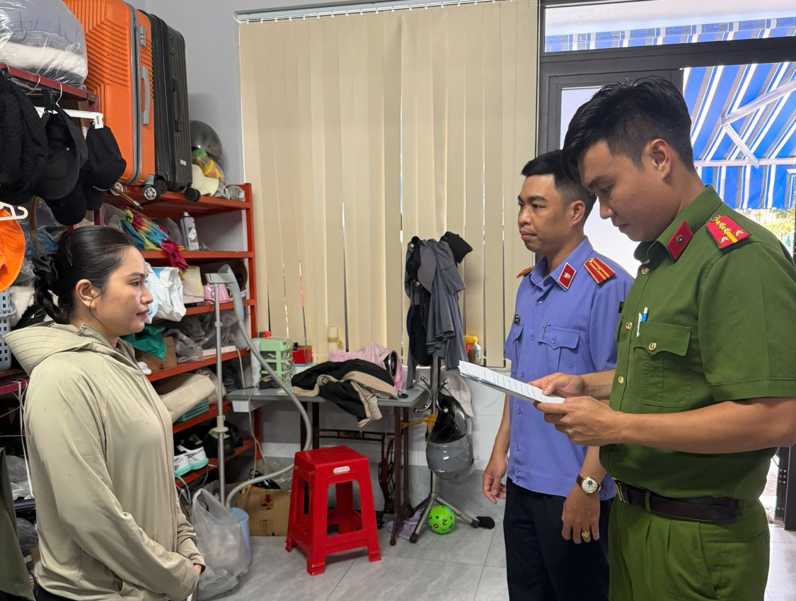Khởi tố chủ cửa hàng quần áo về tội “Xâm phạm quyền sở hữu công nghiệp”