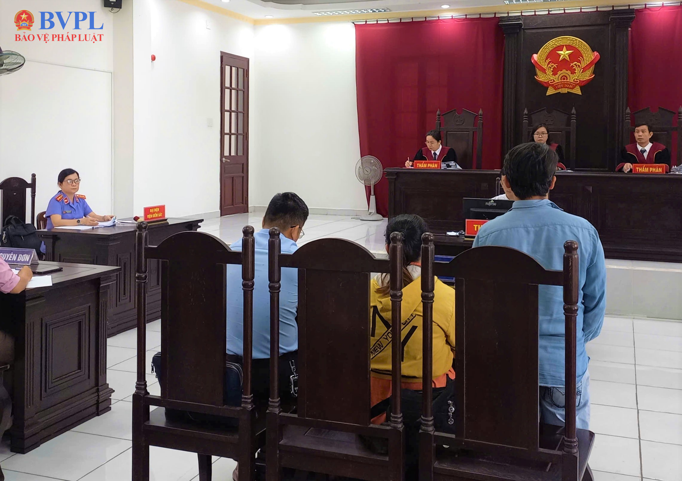 Kháng nghị quyết định đình chỉ vụ án tranh chấp tiền chuyển nhượng đất