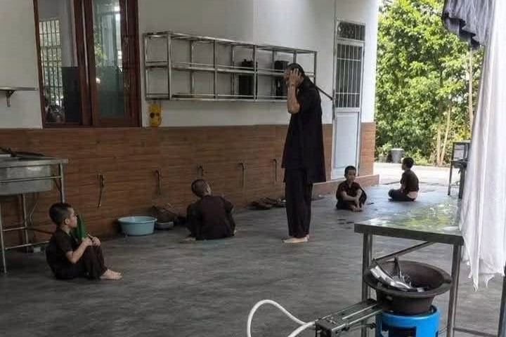 Khẩn trương xác minh vụ “người đàn ông mặc áo nâu” đánh cháu bé tại chùa Bầu