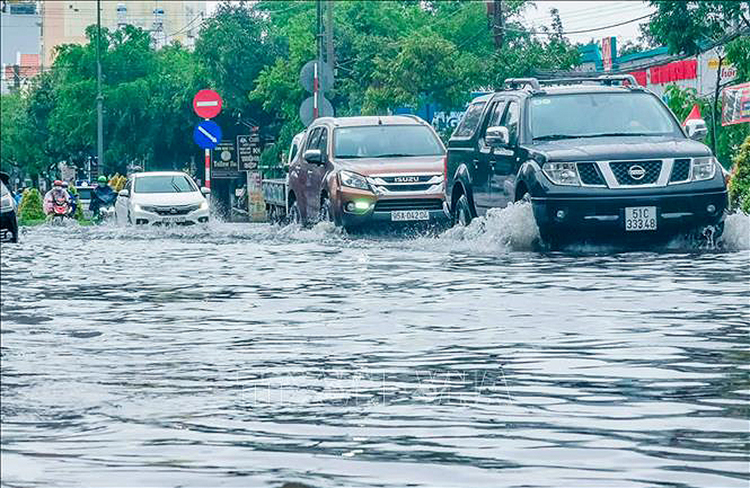Thời tiết ngày 11 8 Tây Nguyên, Đông Nam Bộ mưa lớn cục bộ, Biển Đông gió mạnh