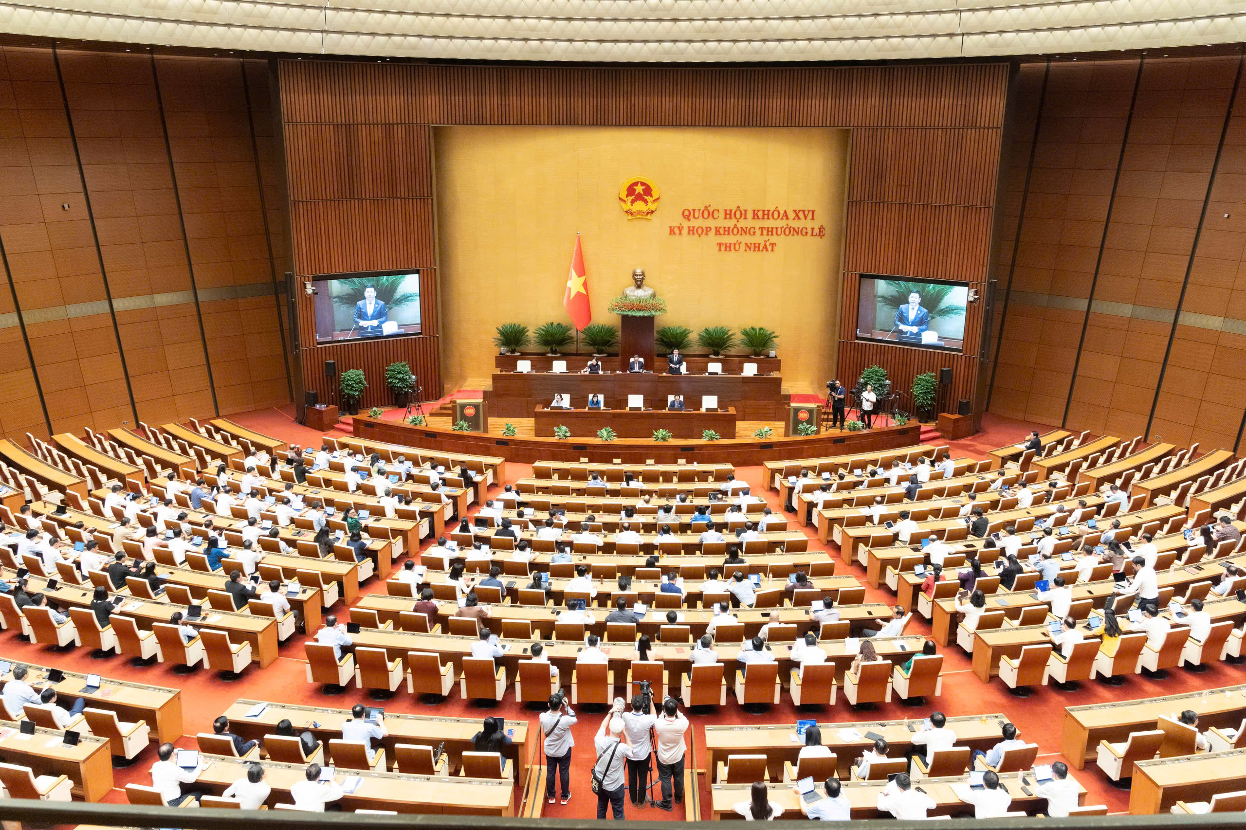 Sáng nay 13 8 , Quốc hội họp buổi cuối của đợt 1, Kỳ họp không thường lệ thứ Nhất