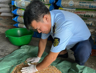 Quản lý thị trường An Giang chuyển Công an điều tra làm rõ cơ sở buôn bán phân bón giả