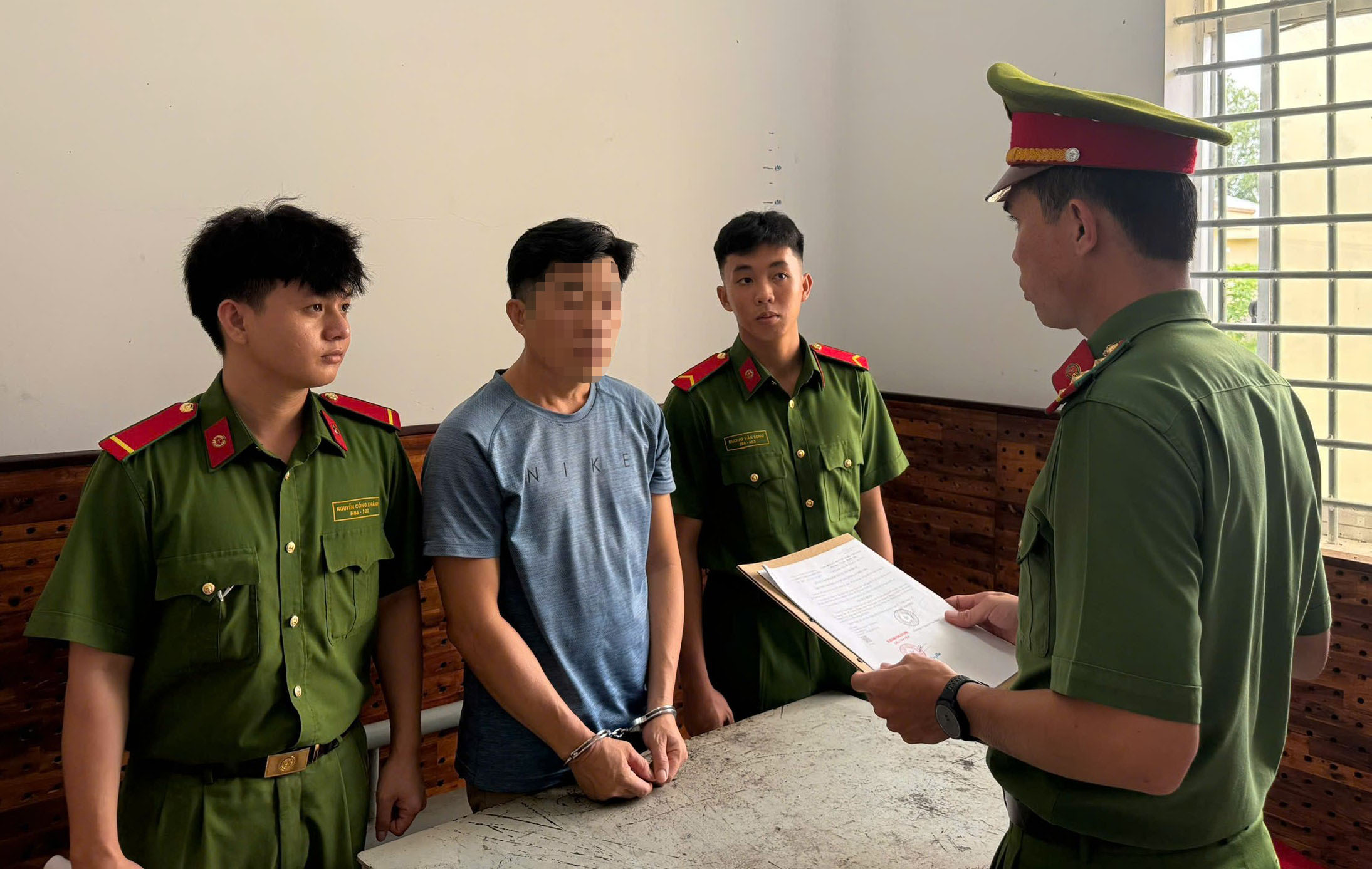 Bắt tạm giam đối tượng “giao cấu với người dưới 16 tuổi”