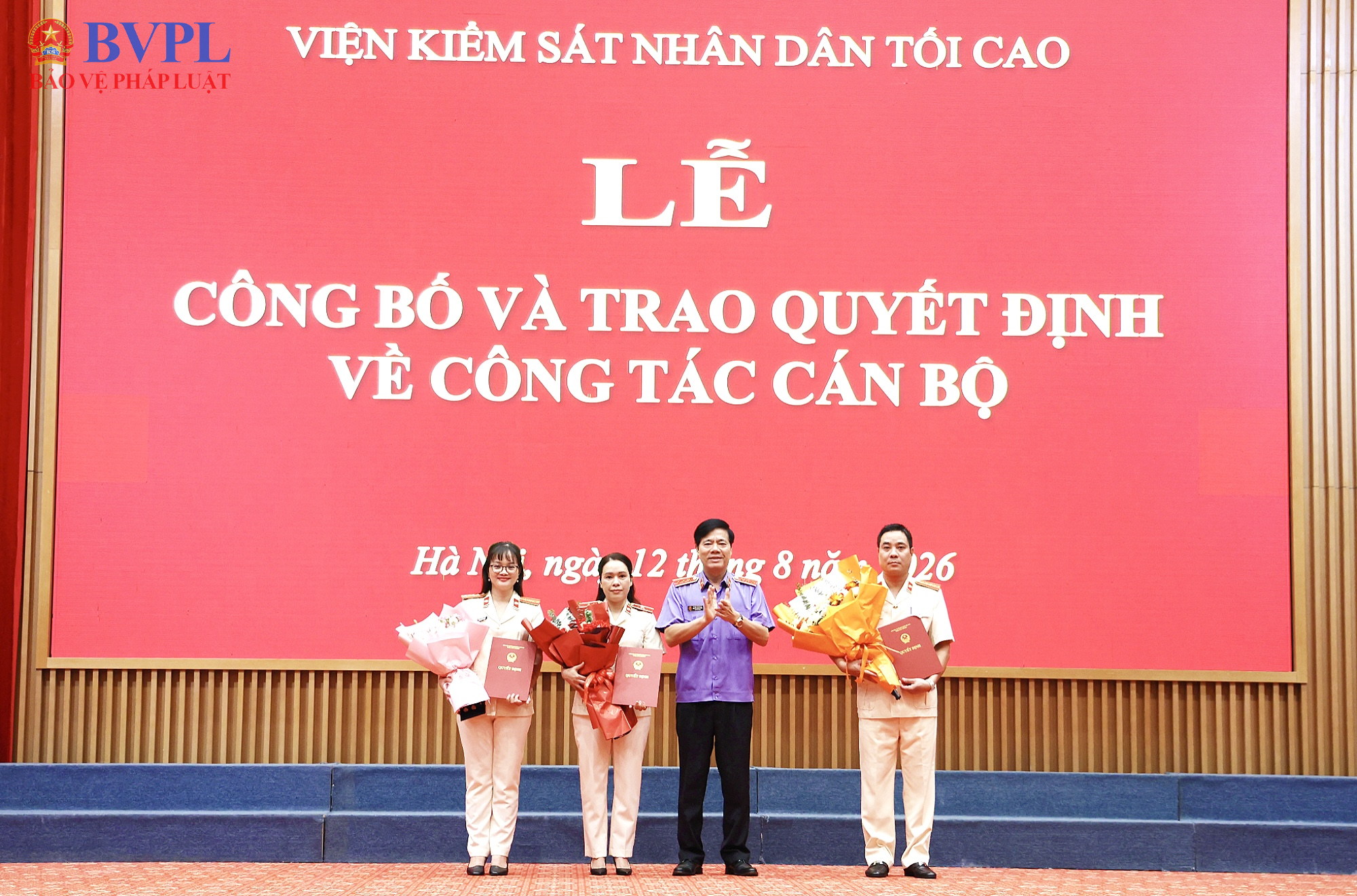 Công bố, trao Quyết định của Viện trưởng VKSND tối cao về công tác cán bộ