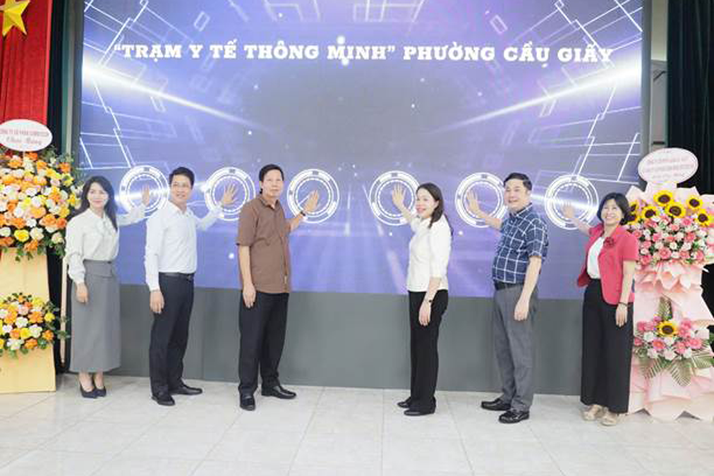 Trạm Y tế phường Cầu Giấy ra mắt mô hình “Trạm Y tế thông minh”