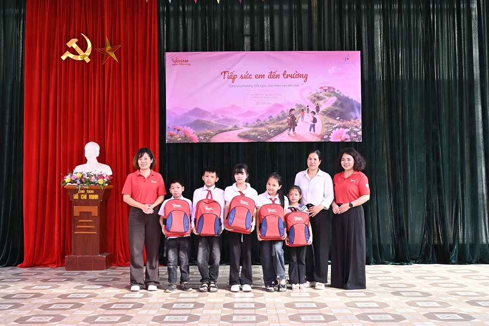 Quỹ Chạm Yêu Thương khởi động “Tiếp sức em tới trường 2026”, đồng hành cùng gần 5 000 học sinh vùng khó