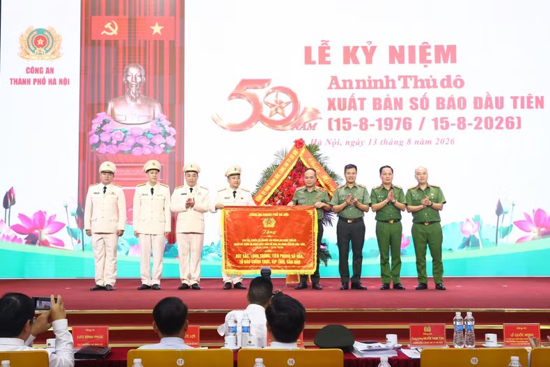 Những bước chân không mỏi vì bình yên Hà Nội