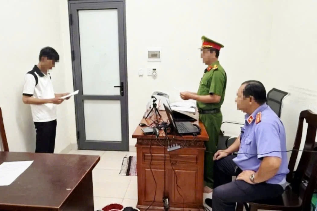 Phê chuẩn khởi tố đối tượng giao cấu với bạn gái 14 tuổi quen qua mạng