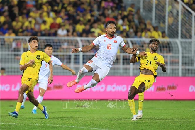 ASEAN Cup 2026 Đội tuyển Việt Nam vượt khó bán kết lượt đi, giành chiến thắng 2 sao  trên sân Malaysia