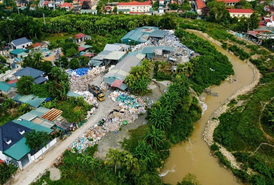 Cảnh báo vi phạm pháp luật về hành vi gây ô nhiễm môi trường trong sản xuất, kinh doanh
