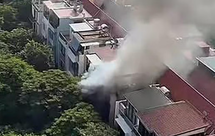 Cháy bất ngờ tại nhà liền kề ở Khu đô thị mới Phùng Khoang