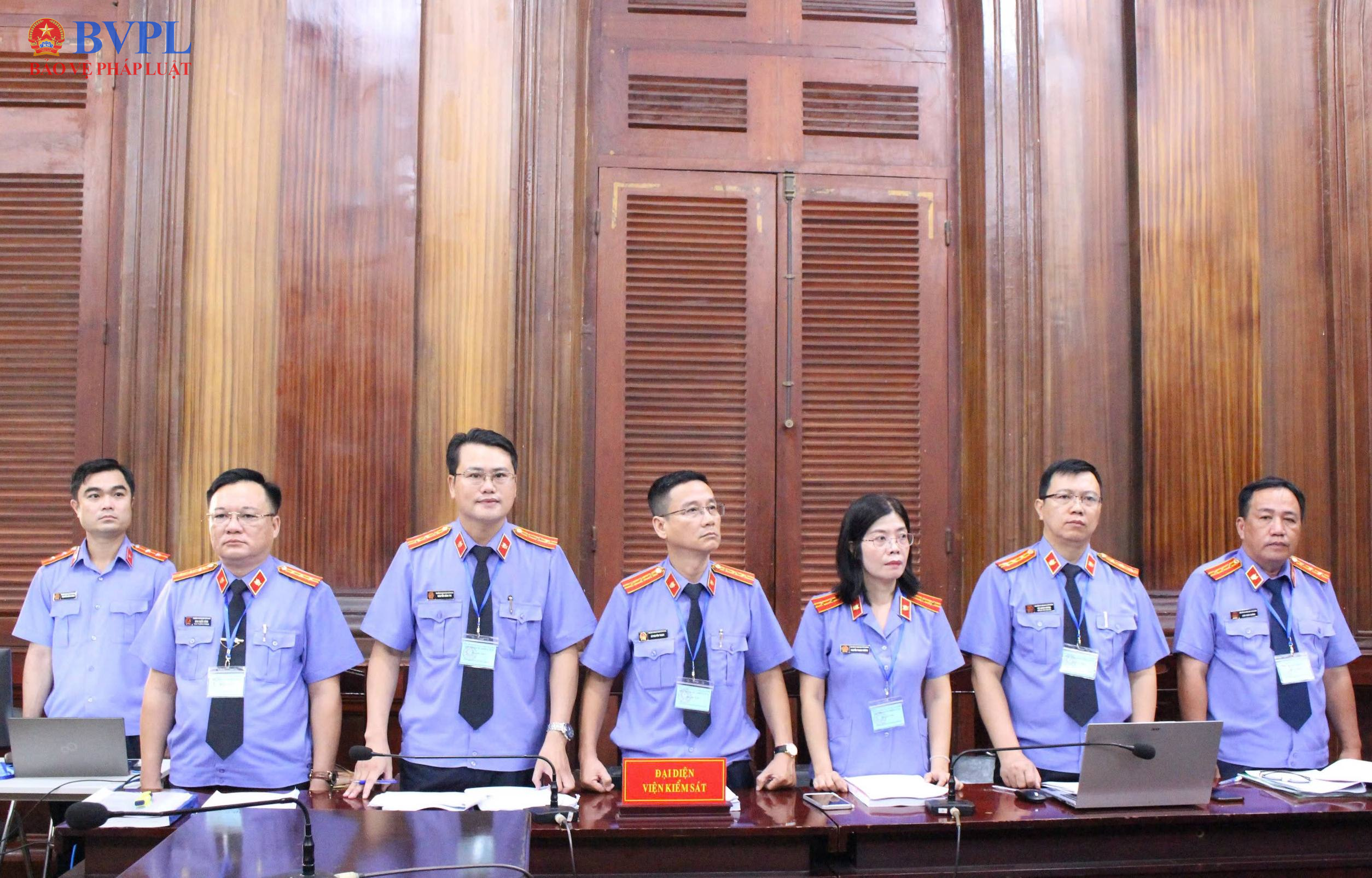 Hình ảnh Kiểm sát viên tham gia phiên tòa xét xử 227 bị cáo trong vụ án VN10