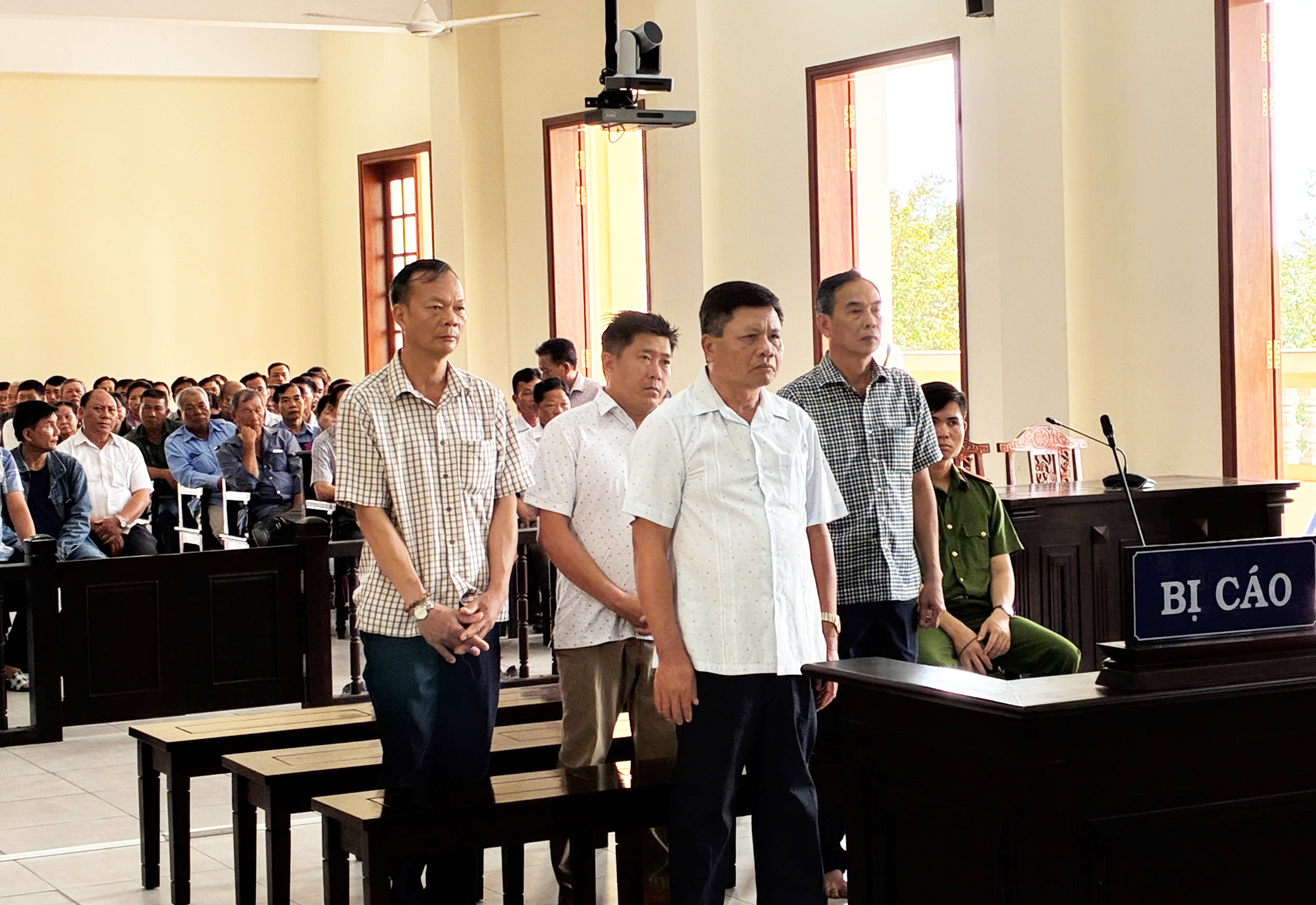 Hàng trăm nền vượt lũ cấp sai đối tượng, 40 trường hợp là cán bộ, người thân cán bộ