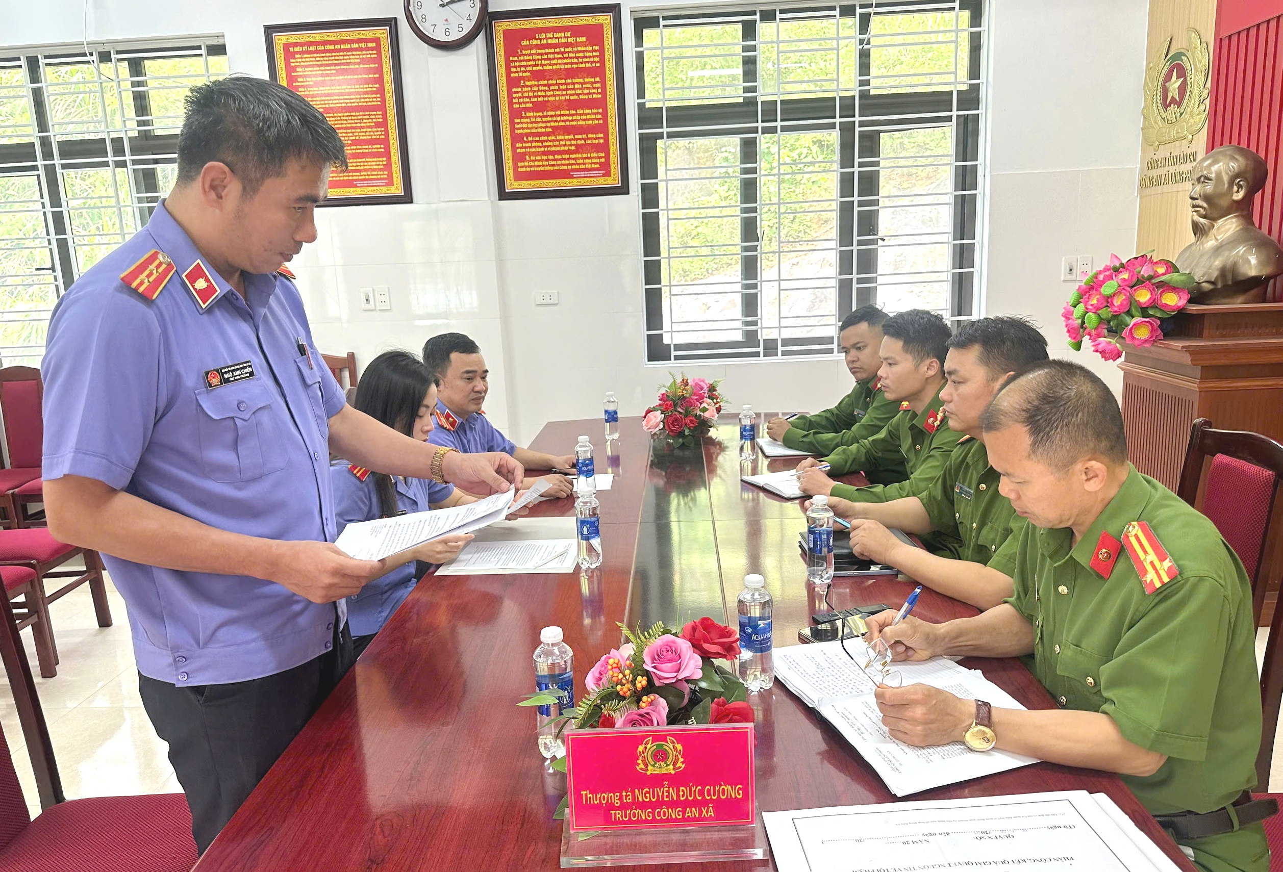 Trực tiếp kiểm sát việc giải quyết nguồn tin về tội phạm tại Công an 2 xã ở Lào Cai