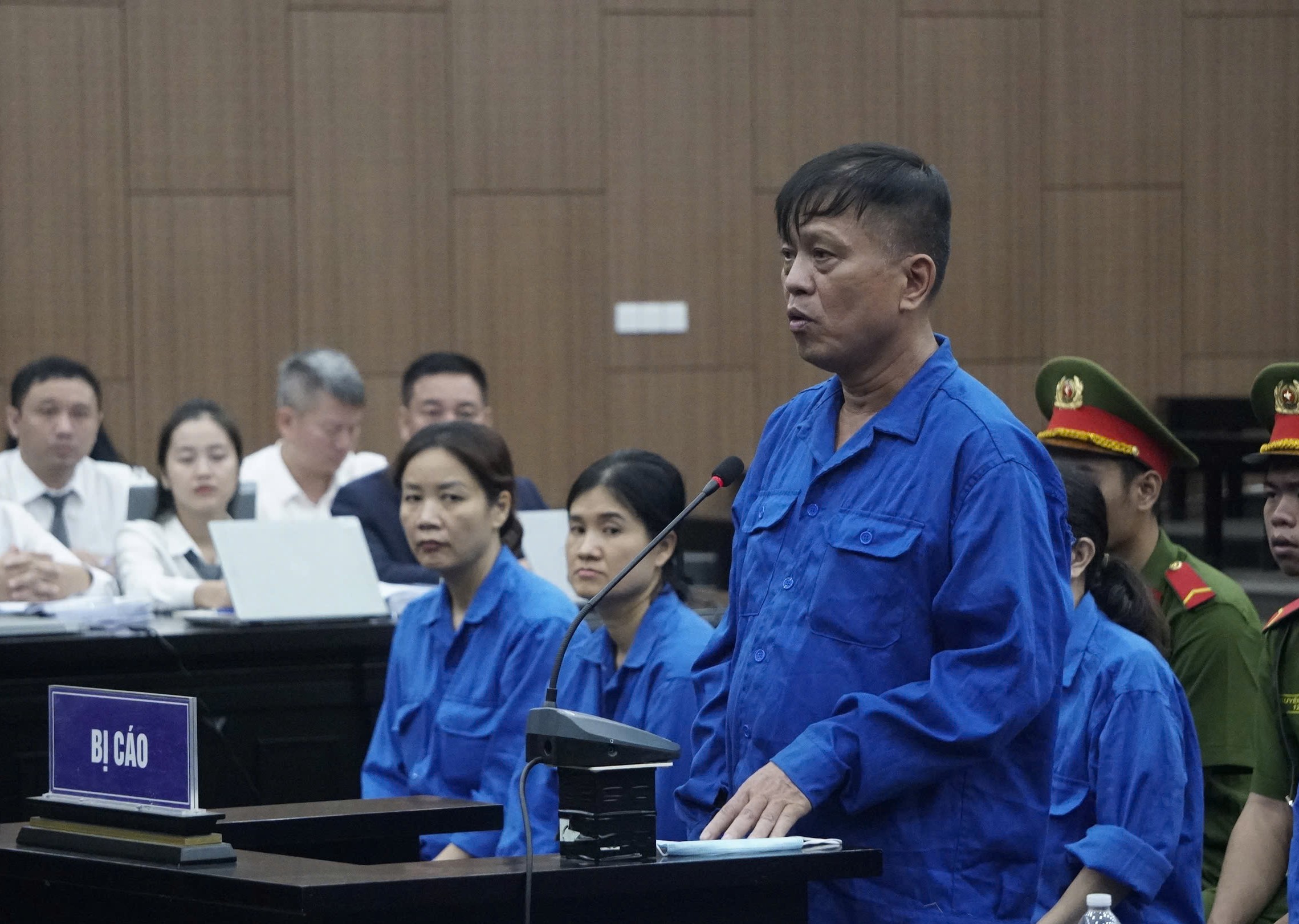 Các bị cáo thừa nhận cáo trạng truy tố đúng người, đúng tội