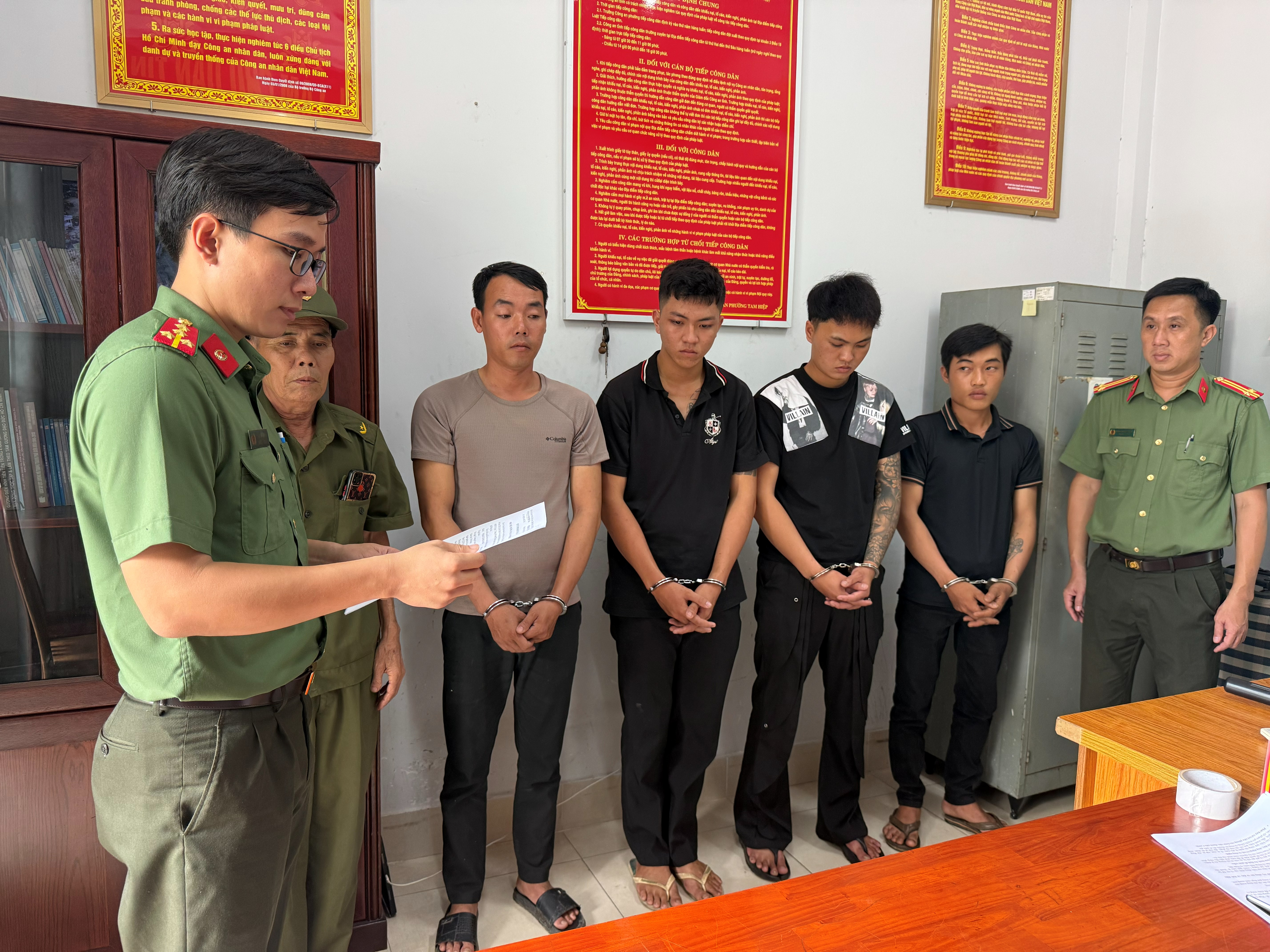 Phê chuẩn khởi tố nhóm đối tượng chế tạo, mua bán trái phép vũ khí quân dụng
