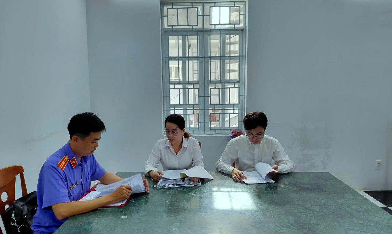 VKSND khu vực 8, TP Cần Thơ dự phiên họp xét rút ngắn thời gian thử thách án treo