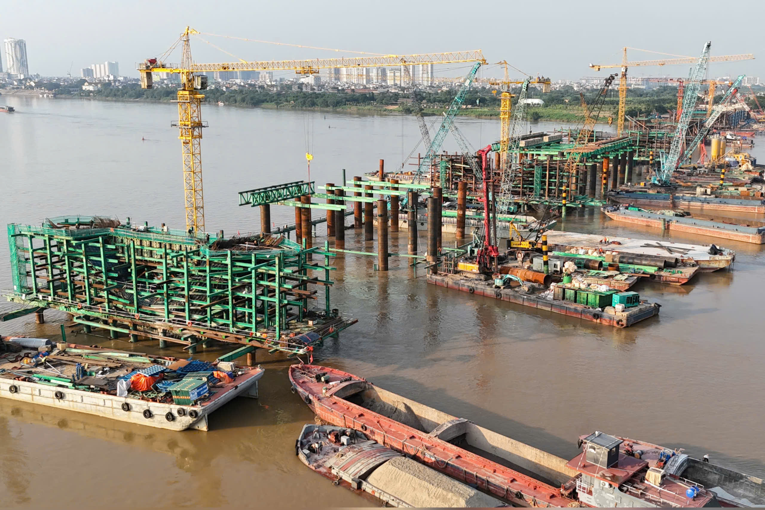 Sau 8 tháng thi công, cầu Trần Hưng Đạo bước vào giai đoạn tăng tốc