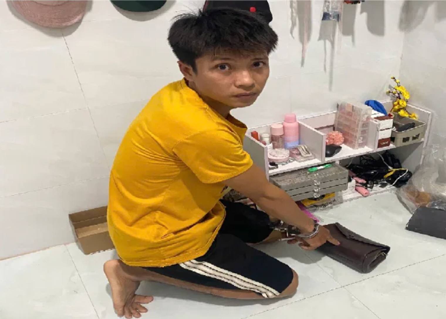 Phê chuẩn khởi tố nam thanh niên thực hiện 3 vụ cướp giật tài sản