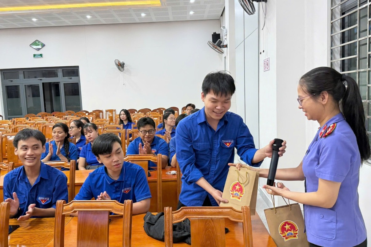 Viện kiểm sát phối hợp tuyên truyền pháp luật, phòng chống lừa đảo trên không gian mạng