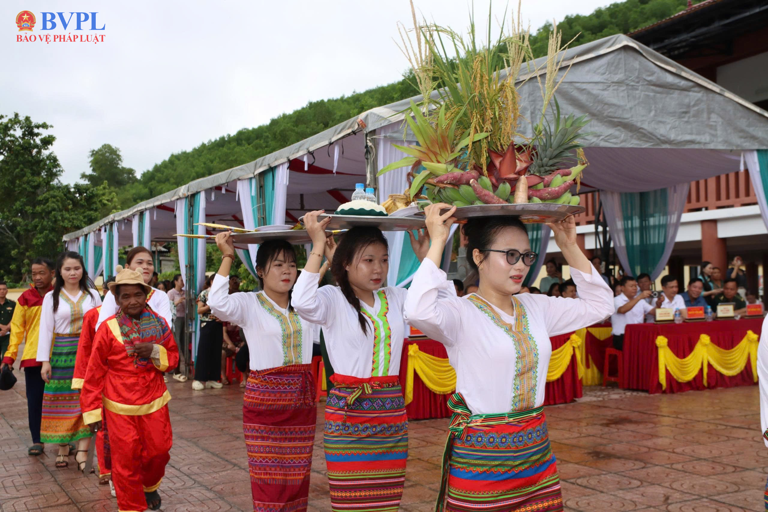 Ngày Tết độc lạ mang tên Lấp lỗ của người Chứt