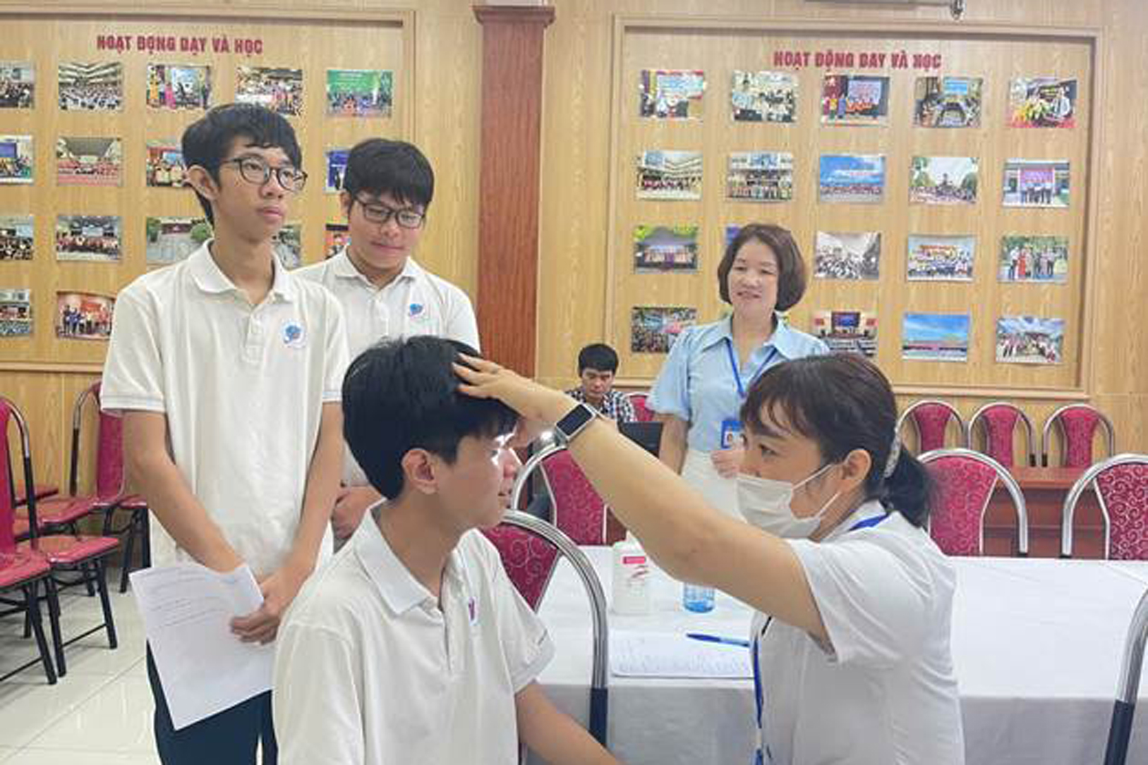 Cầu Giấy Khám sức khỏe toàn diện miễn phí cho gần 3,000 học sinh