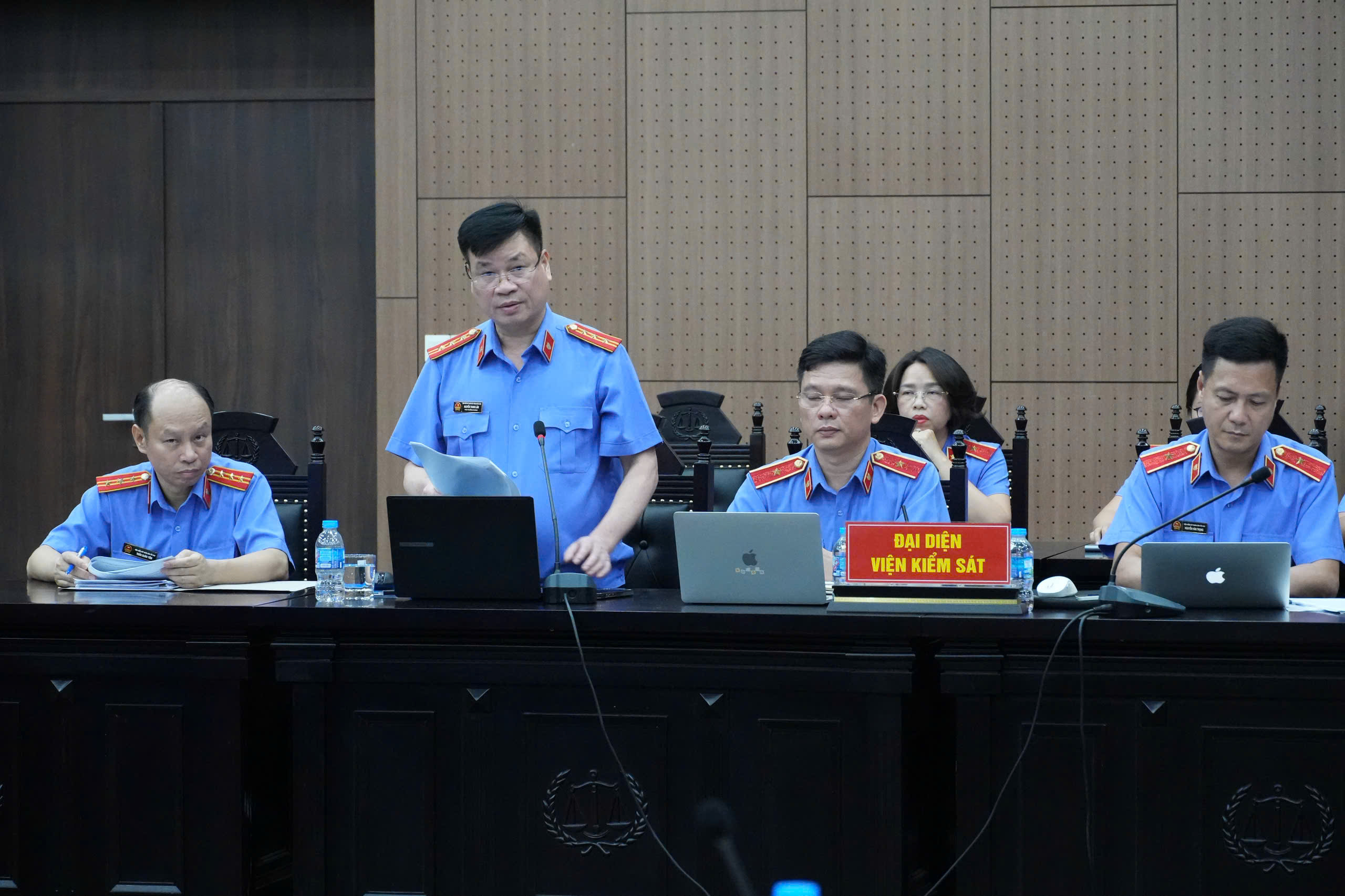 Hành vi phạm tội của cựu Thứ trưởng Nguyễn Bá Hoan và các bị cáo làm mất lòng tin của nhân dân