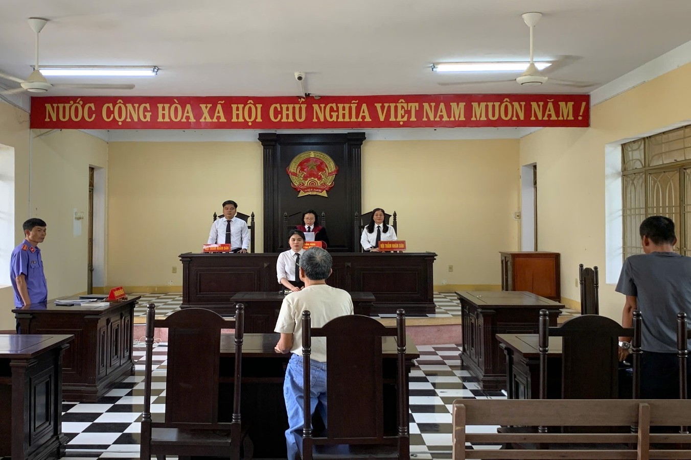 Viện kiểm sát khởi kiện, bảo vệ quyền, lợi ích hợp pháp của người yếu thế